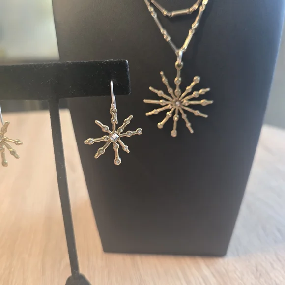 Waxing Poetic Goldtone 30 Inch Crystal Snowflake And Earring Set-GORGEOUS!!!